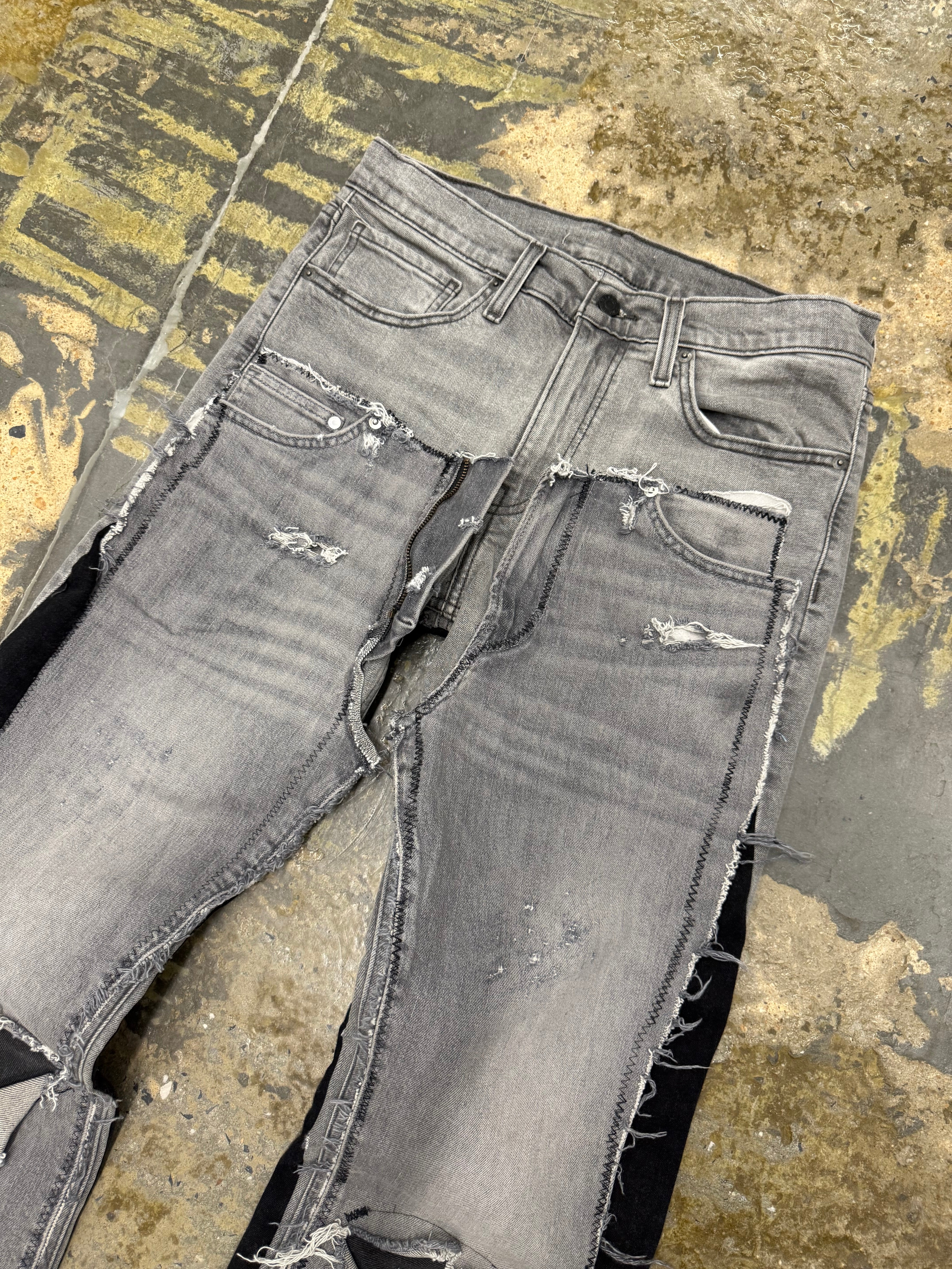 SOMEWHERE IN BETWEEN BAGGY JEANS