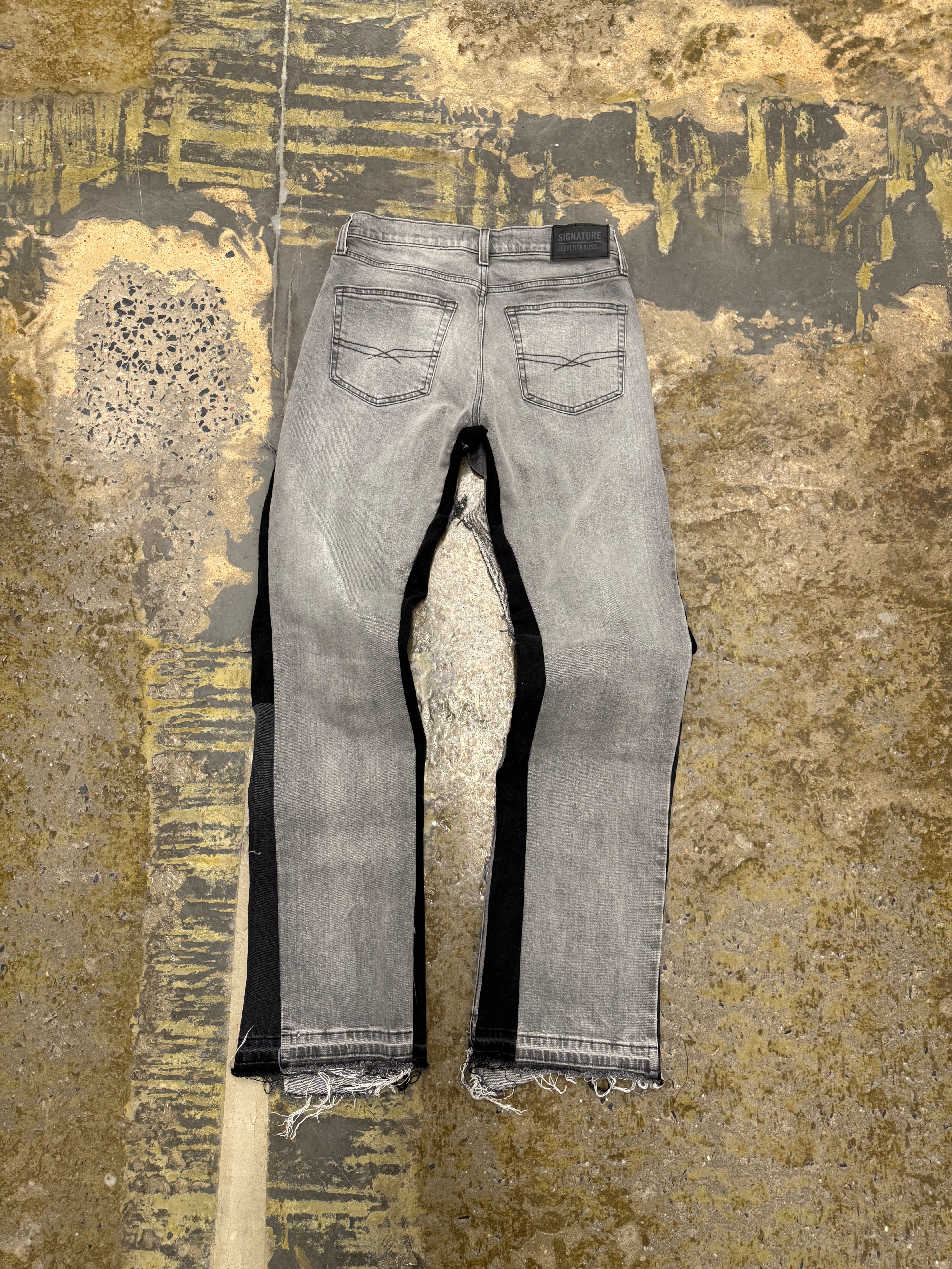 SOMEWHERE IN BETWEEN BAGGY JEANS